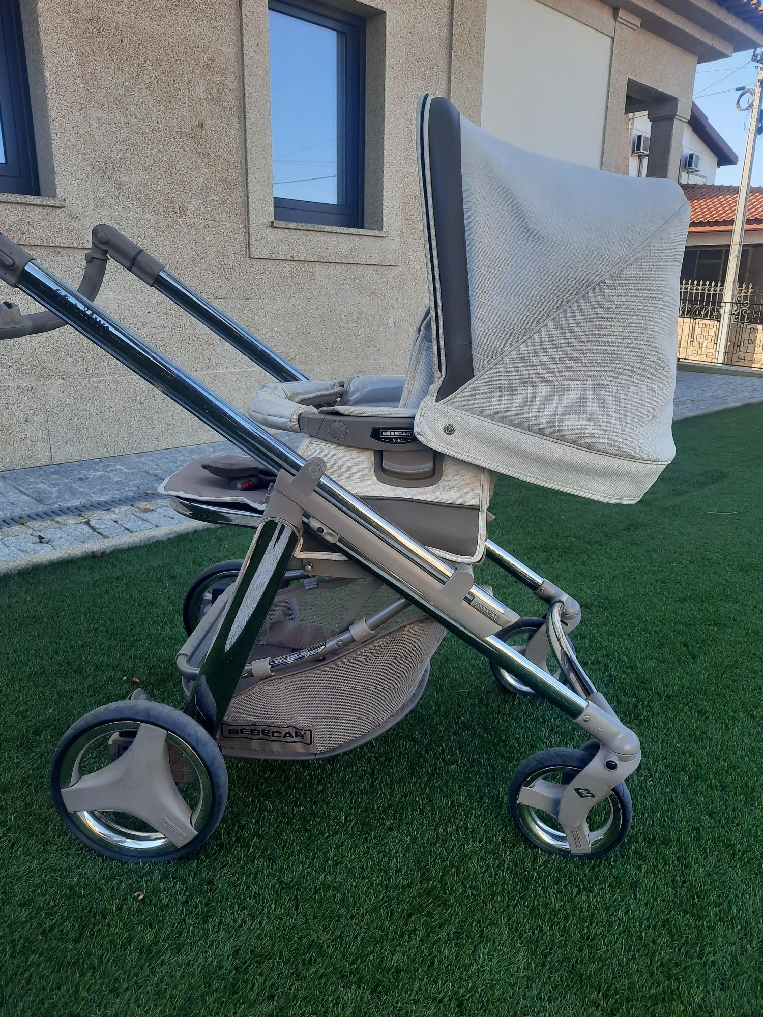 Carrinho bebé dá para 2 bebés ou apenas1. Inclui 2babycoque  2 alcofas