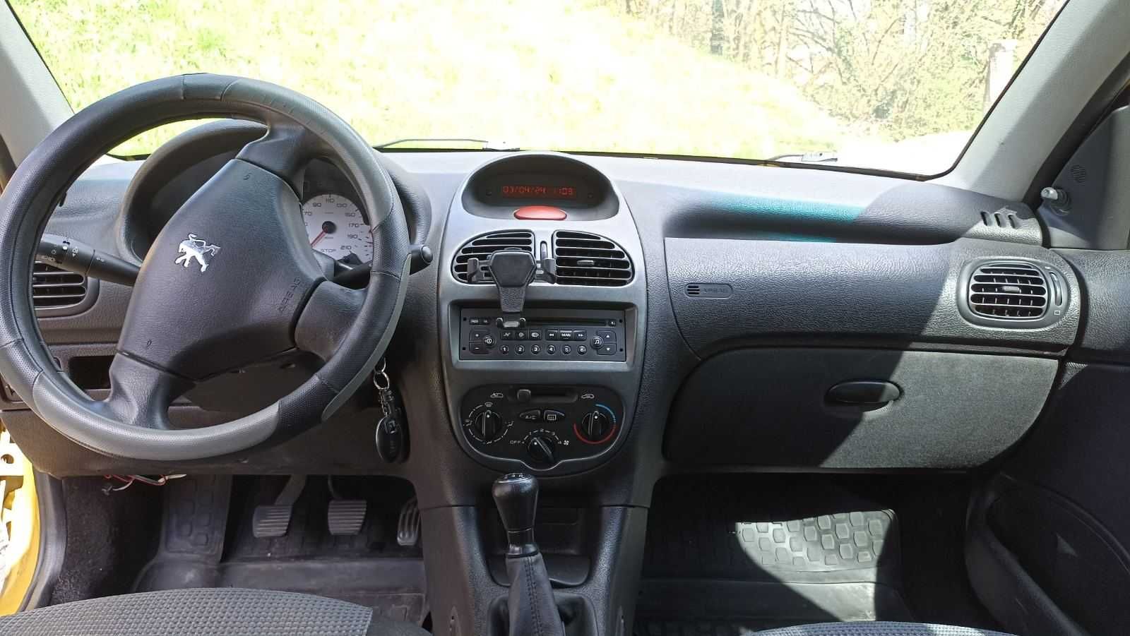 Peugeot 206 (2004р./1.4i)