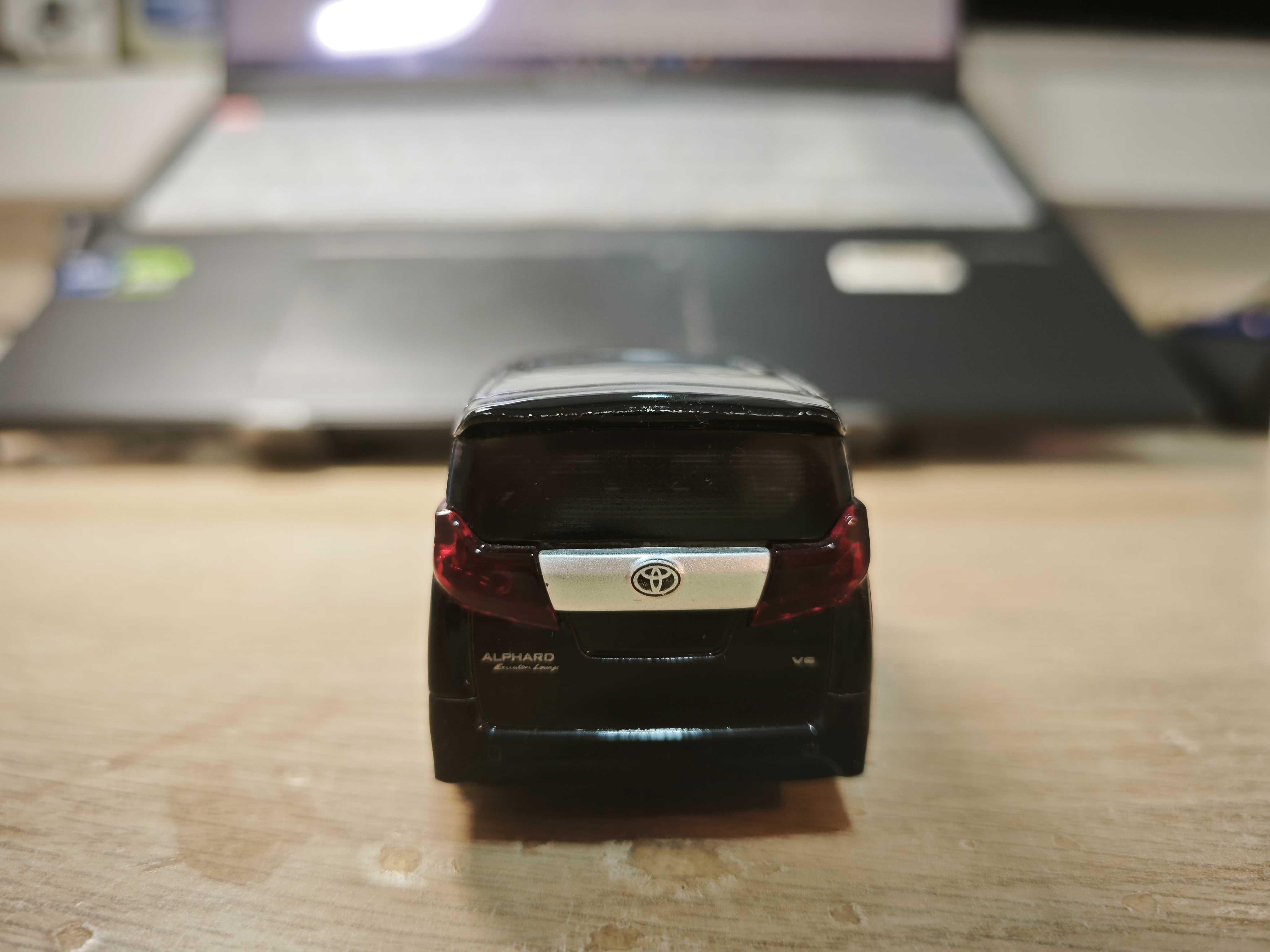 miniatura 1/43 Toyota Alphard