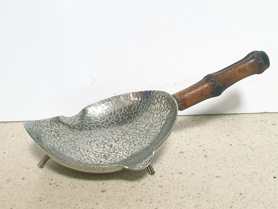 Vintage invulgar cinzeiro de mesa com bamboo