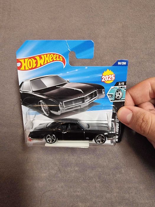 Hot Wheels '66 Buick Riviera (zapakowane w pudełku)