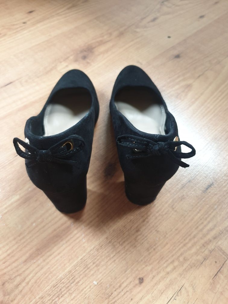 Czarne buty na obcasie/pantofle o zamszowym wykończeniu (Jenny Fairy)