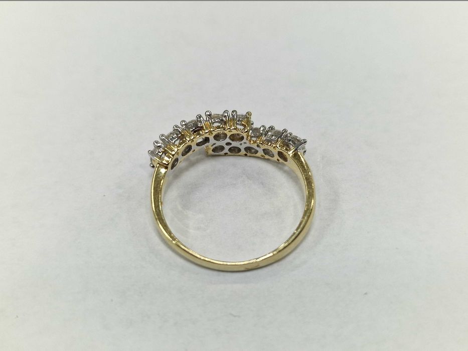 Złoty pierścionek damski/ 585/ 2.49 gram/ R12/ Cyrkonie