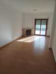 Apartamento T2 Cozinha Mobilada/2 WC/garagem fechada
