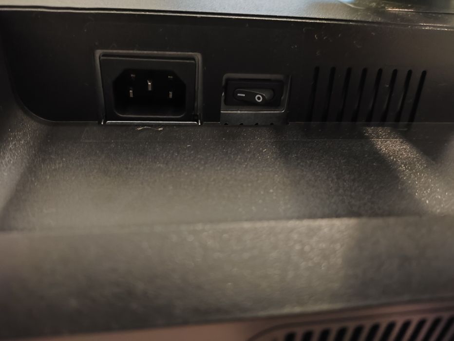 Monitor Philips 24" | Webcam | Microfone | Colunas