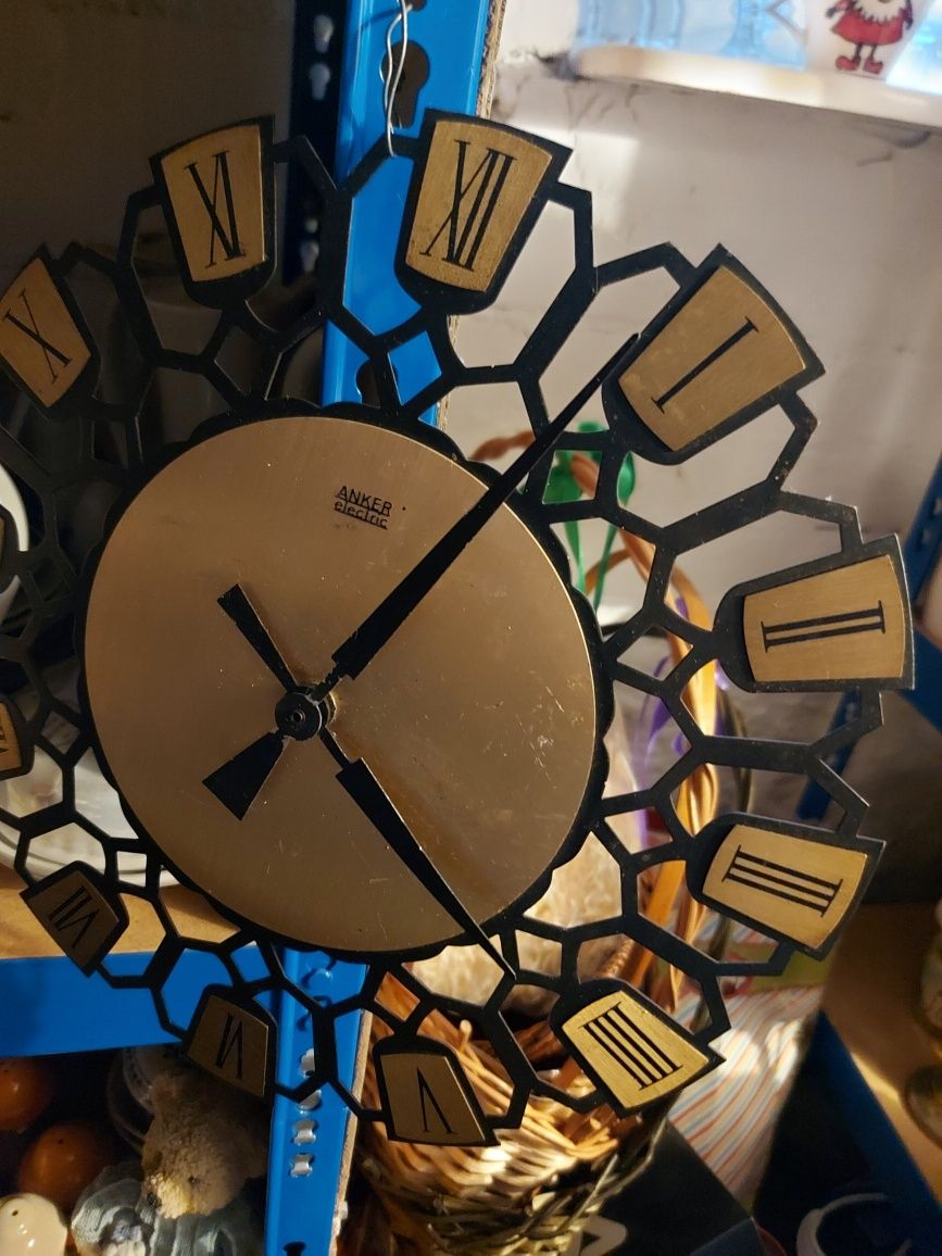 Zegar ścienny znak zodiaku sprawny metalowy vintage,