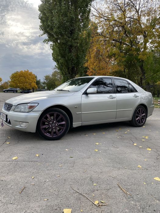 Продам Lexus is200, 2,0