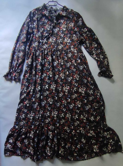 Sukienka długa maxi w kwiaty we wzory plus size z długim rękawem
