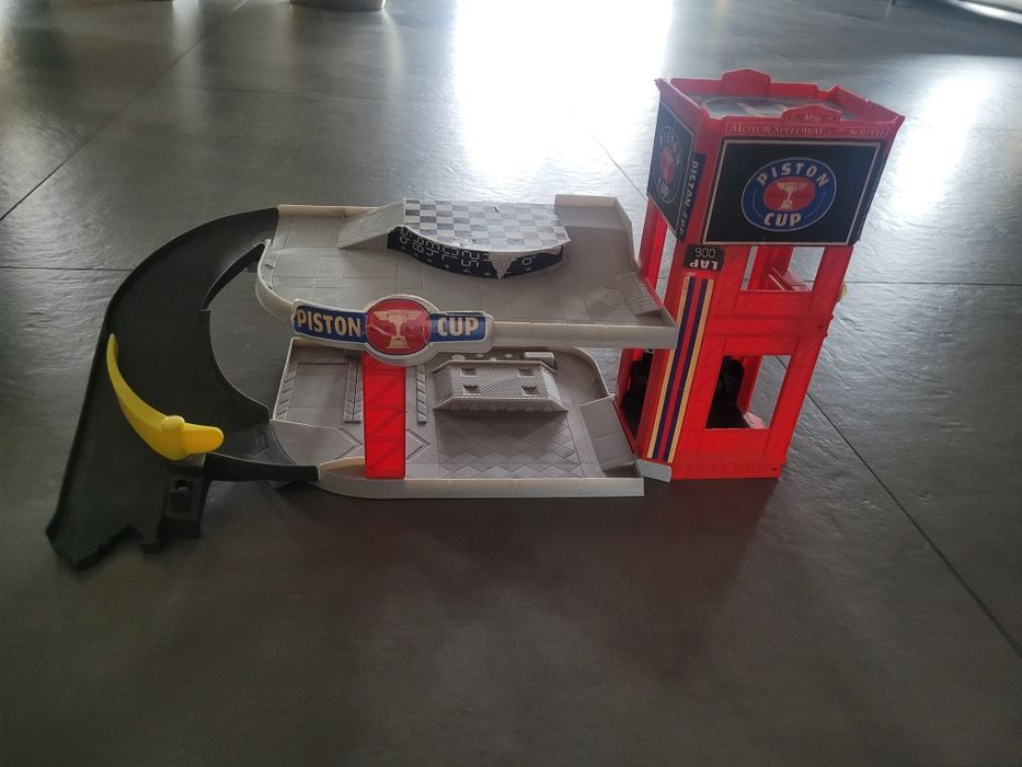 Garaż rajdowy maqween