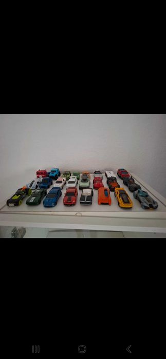 24 carros de brincar/colecção