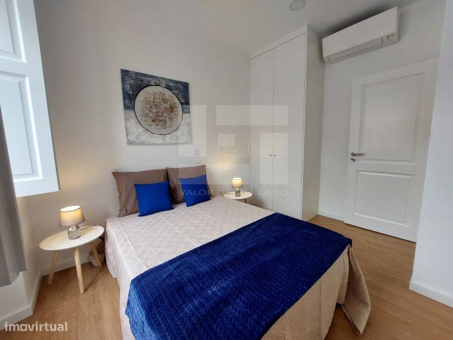 Apartamento T2 recuperado 1 andar, vista de rio, próximo do Panteão...