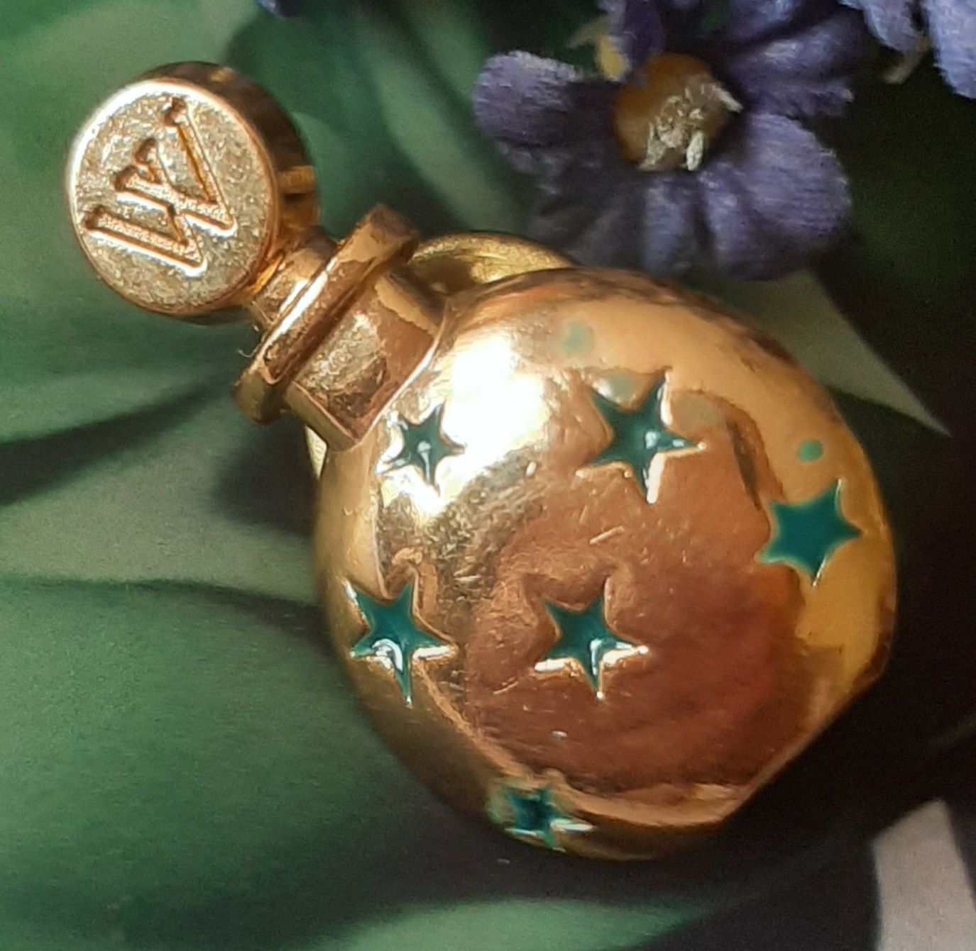 Broszka, wpinka miniatura w kształcie flakonika perfum