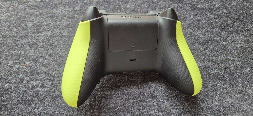 Kontroler Pad Xbox Electric Volt CZARNY SPÓD - Stan Idealny