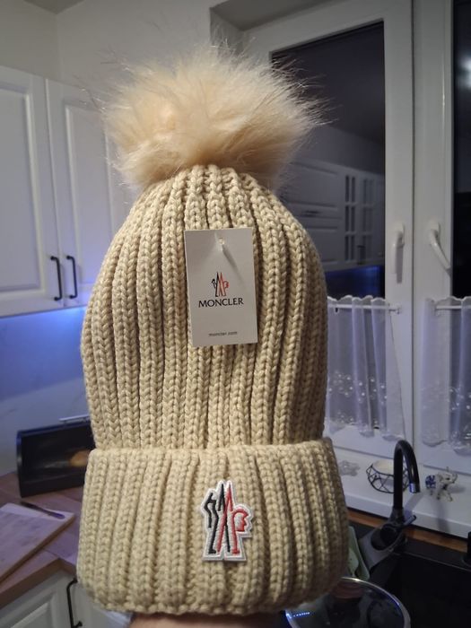 Nowa czapka zimowa Moncler