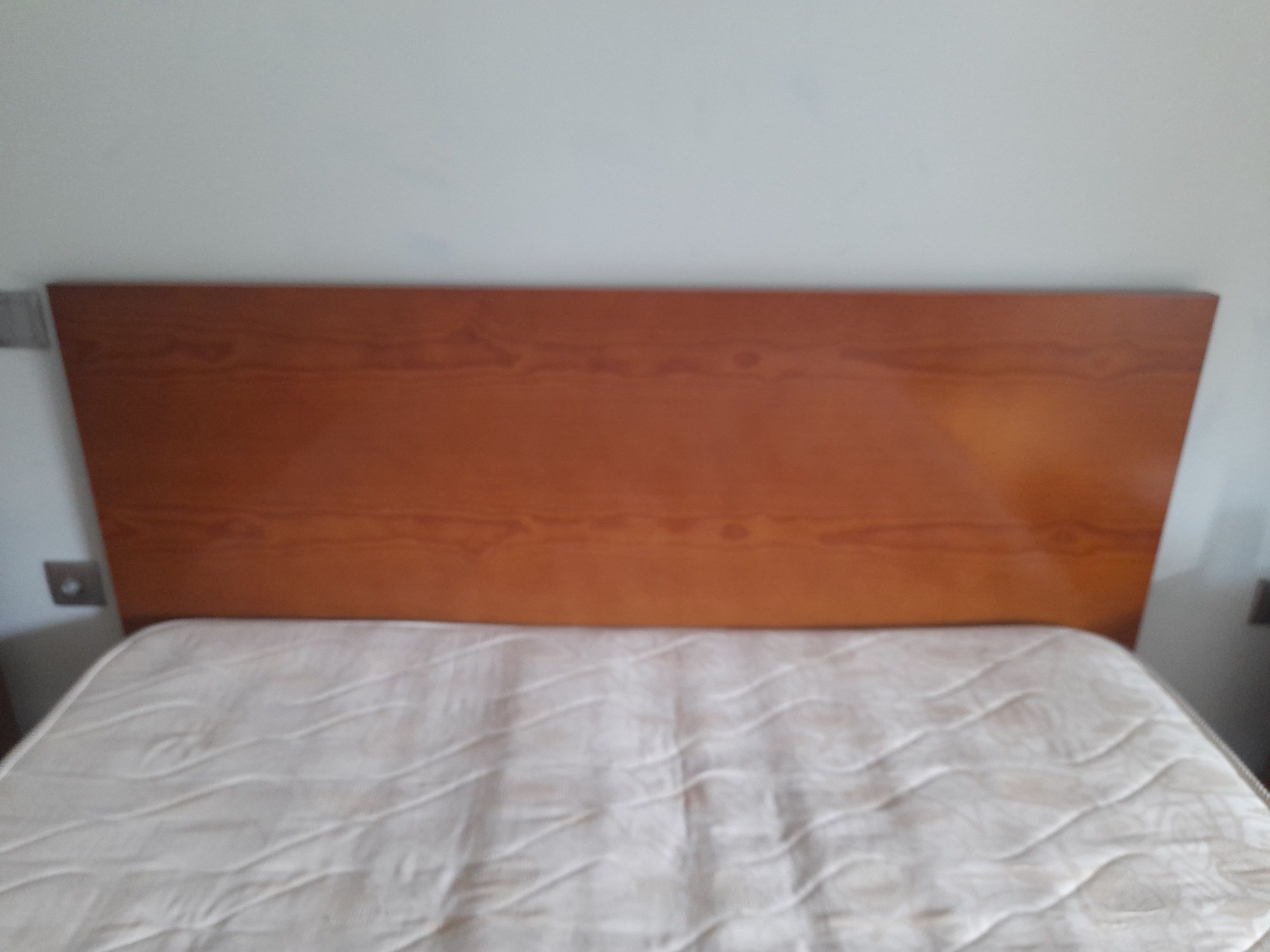 Cama casal 195x160 com estrado e colchão