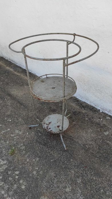 Lavatório em ferro antigo