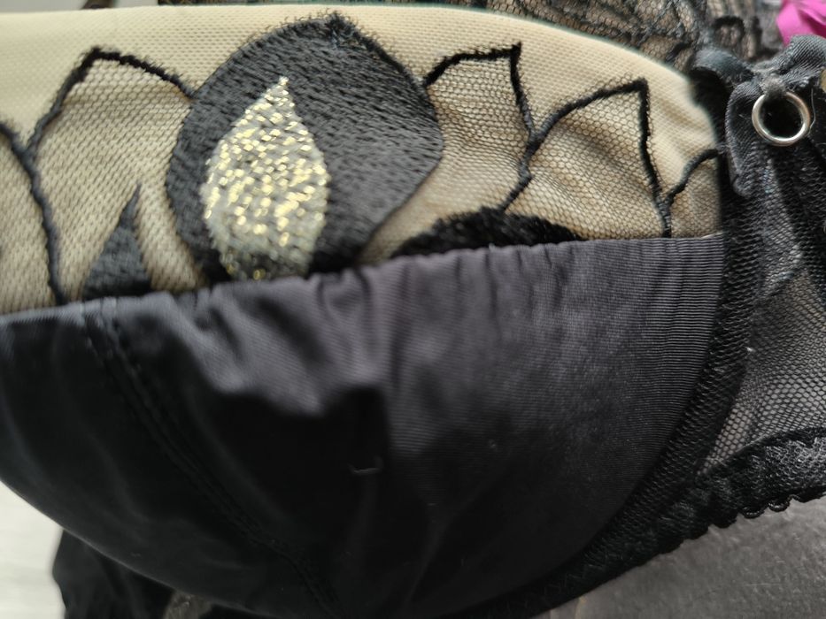 Dwa biustonosze Gorteks 75C, bardzo dobry stan. Polecam