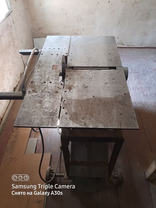 Продам станок деревообрабатывающий.