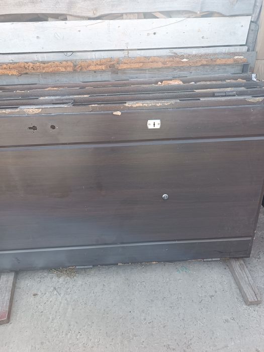 Продам вхідні металеві двері