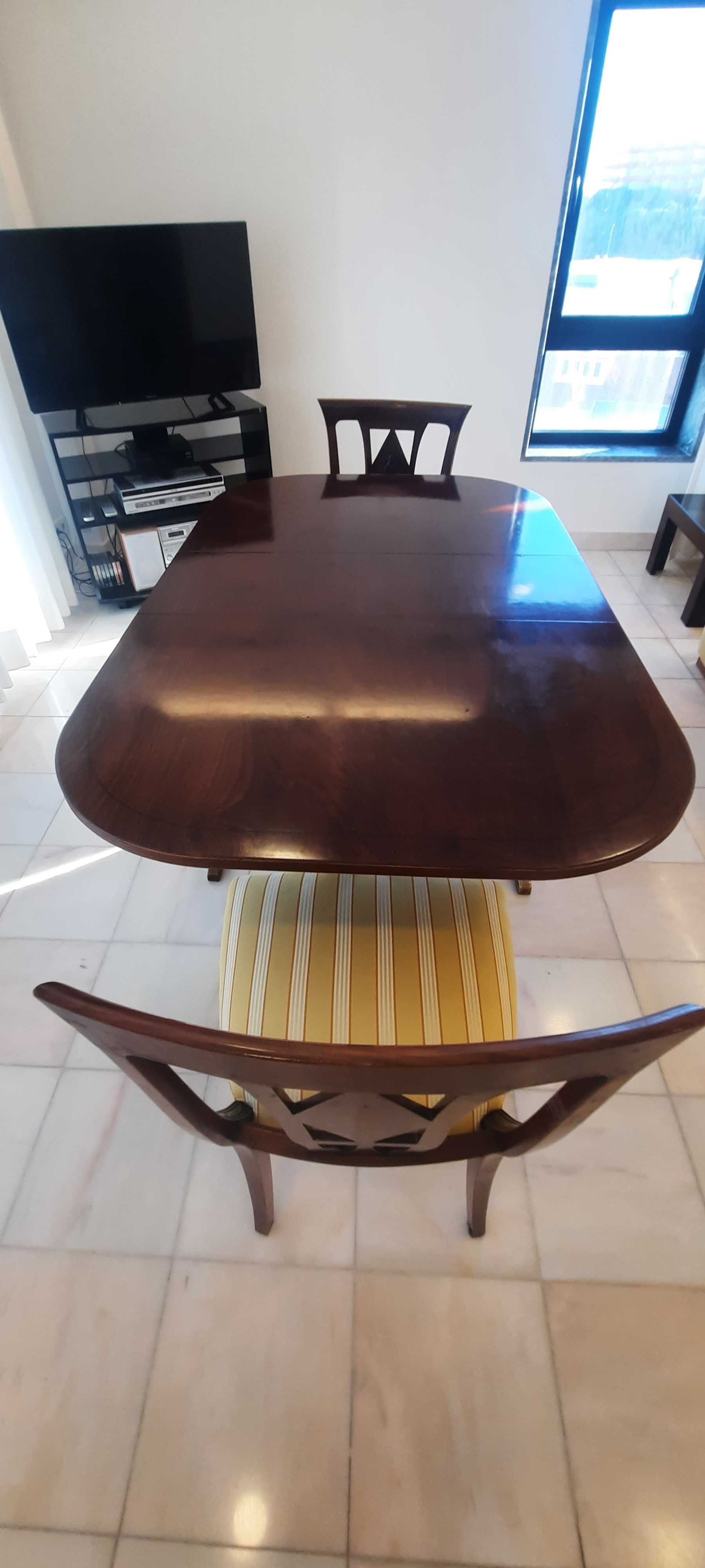 Mesa de abas, estilo inglês, com 2 pés trabalhados, Madeira de Mogno