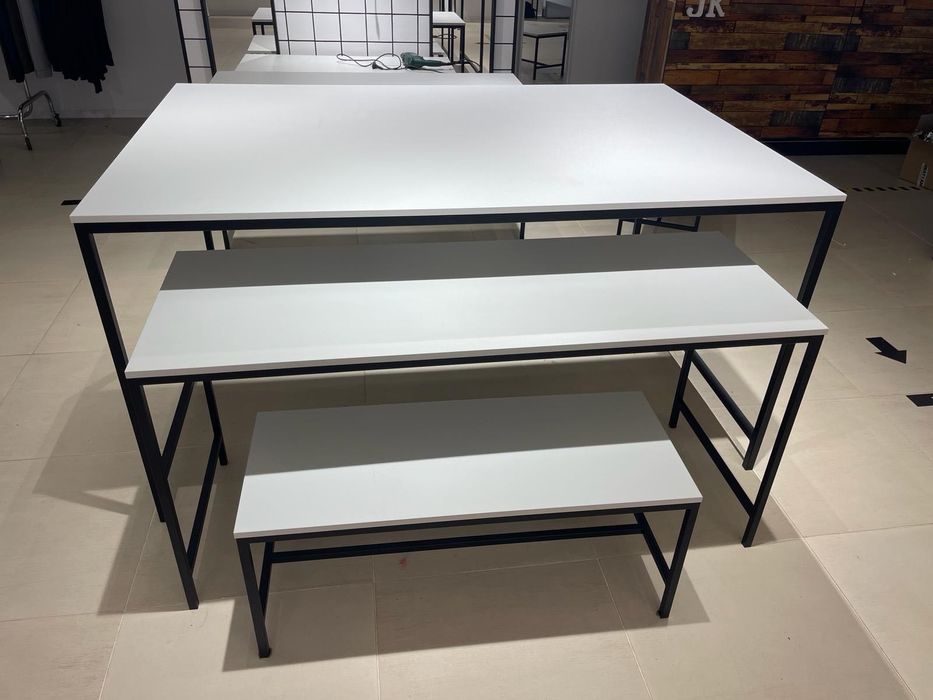 Prateleiras, Mesas, Balcões, Candeeiro, Acessórios de Loja