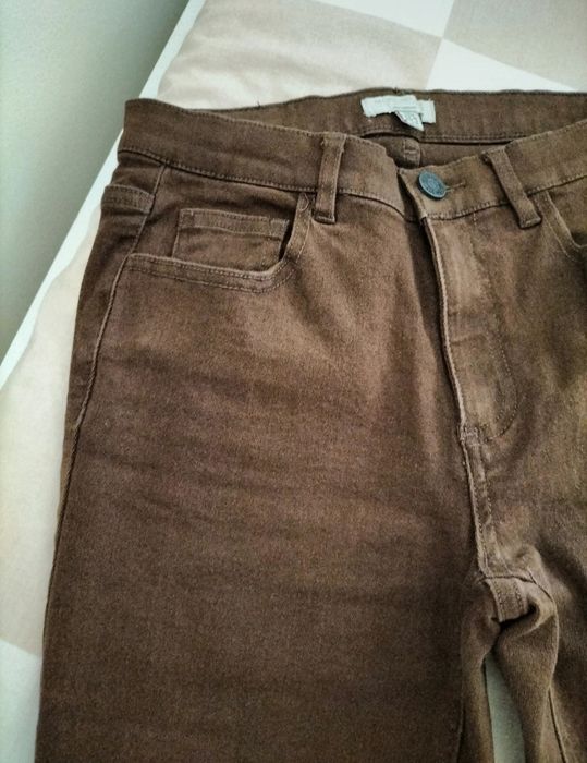 Calças castanhas boca de sino Pull &Bear