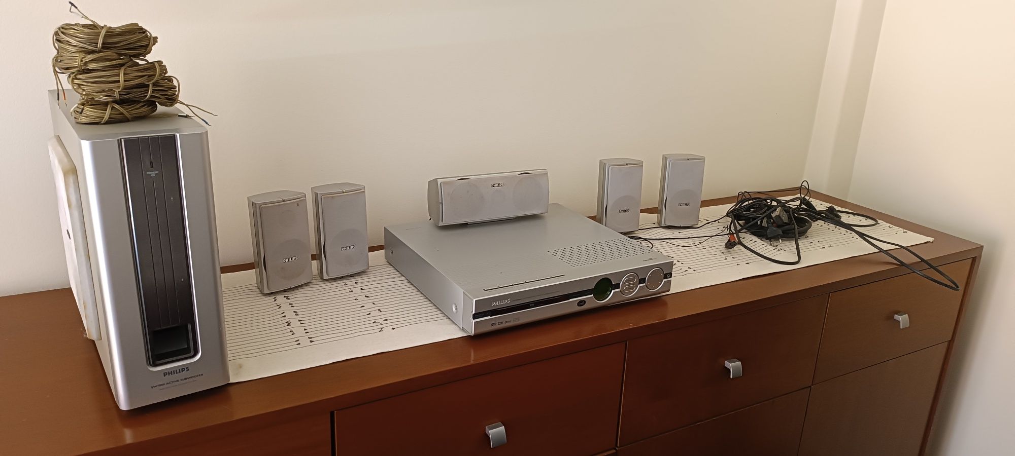 DVD PHILIPS com pouco uso cor cinza impecável