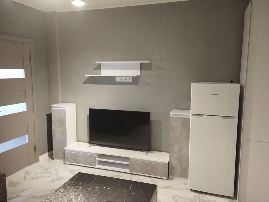 Евро 2 кімнатна , метро Бориспільська Бажана 17