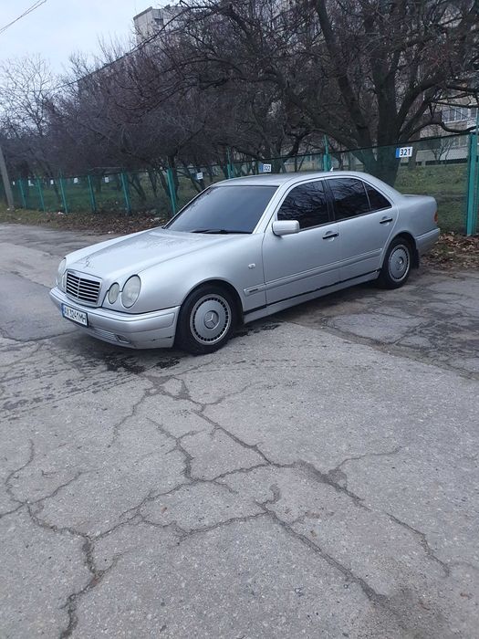 Продам Mercedes 210.2.8