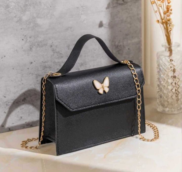 Torebka mała czarna kopertówka złoty dopinany łańcuszek 19*12cm