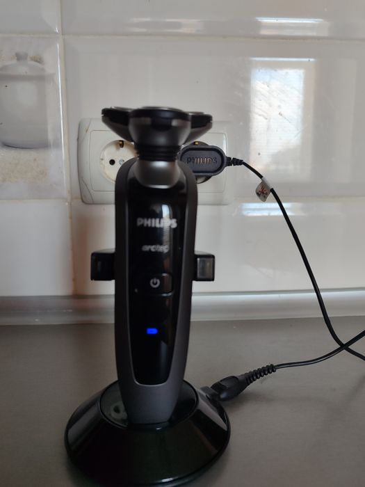 Електро бритва Philips