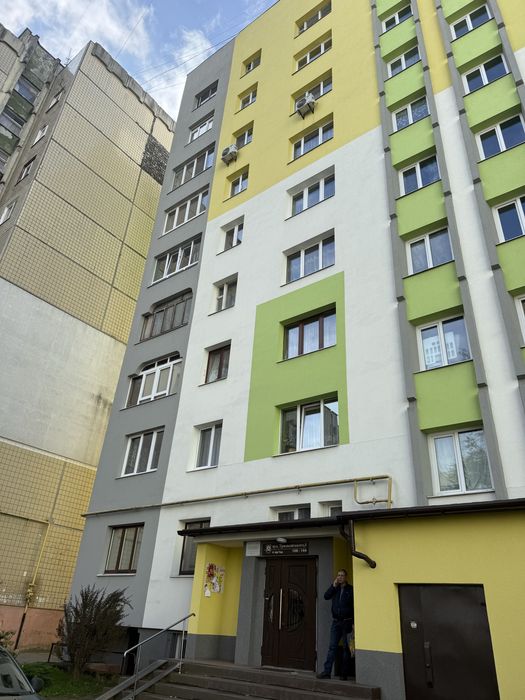 Оренда 3 кімнатної квартири з 2 паркомісцями .Від власника . 3 кімнати