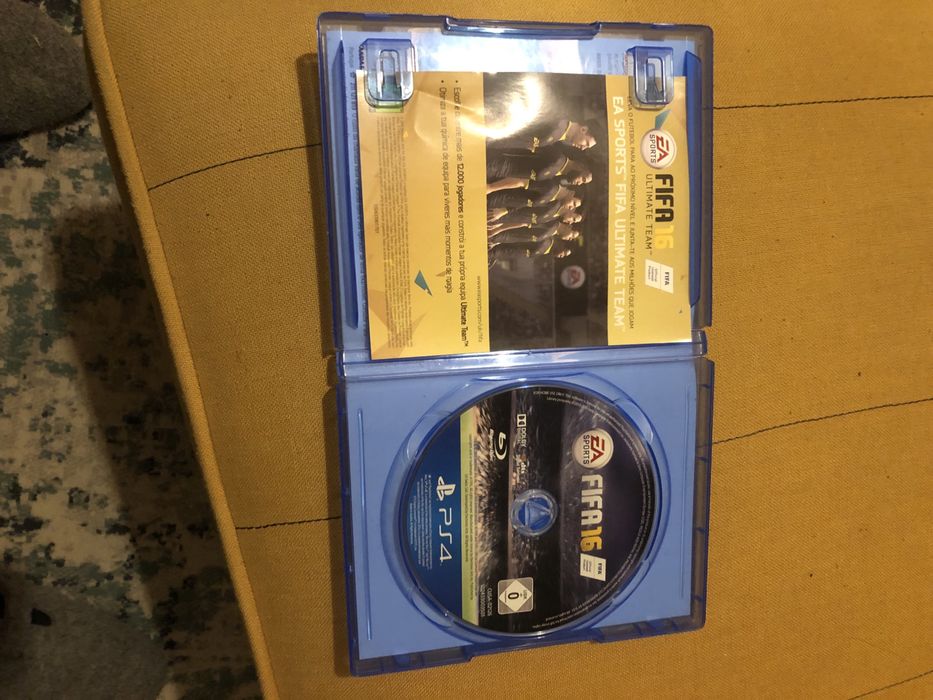 Vendo Jogo de PlayStation 4 Fifa 16 usado