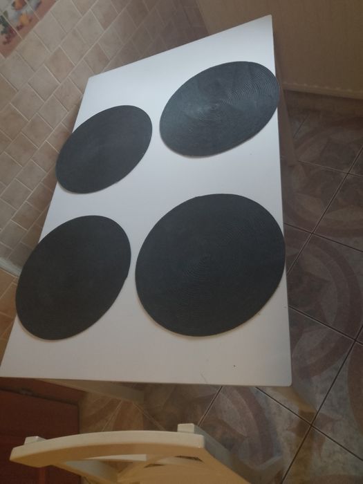 Stół do kuchni z dwoma krzesłami