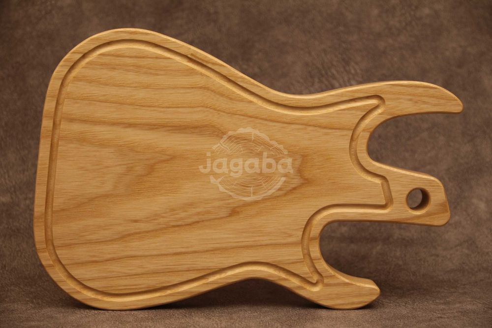 Deska do krojenia z litego drewna jesionowego - Gitara