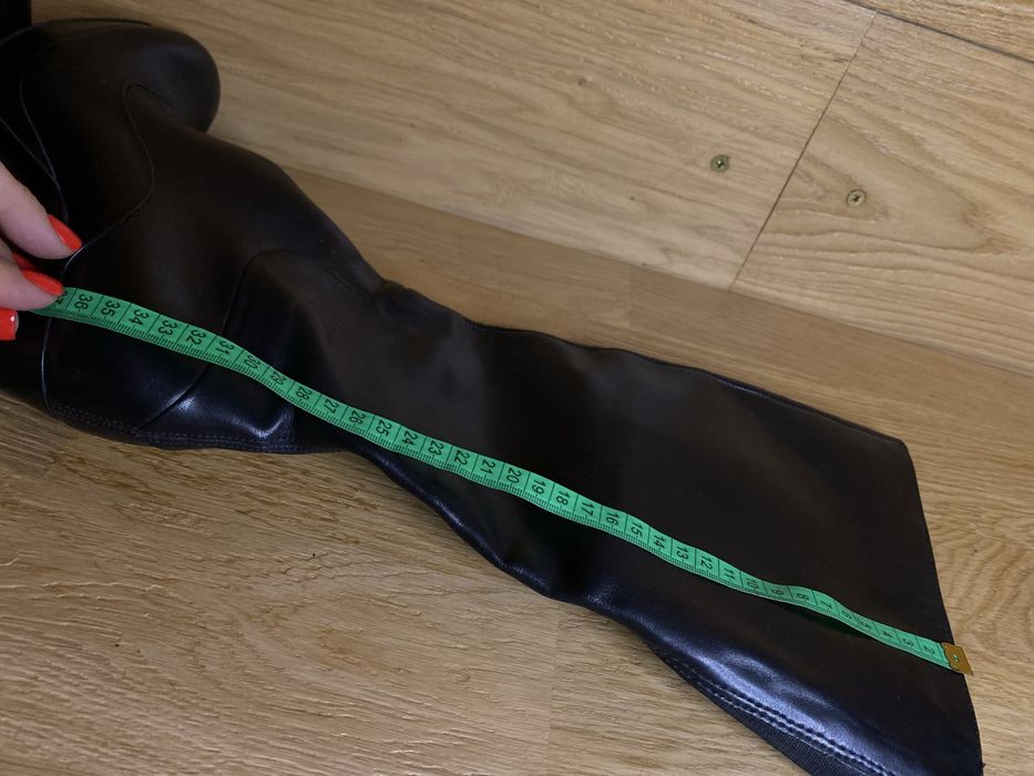 Жіноче взуття. Чоботи