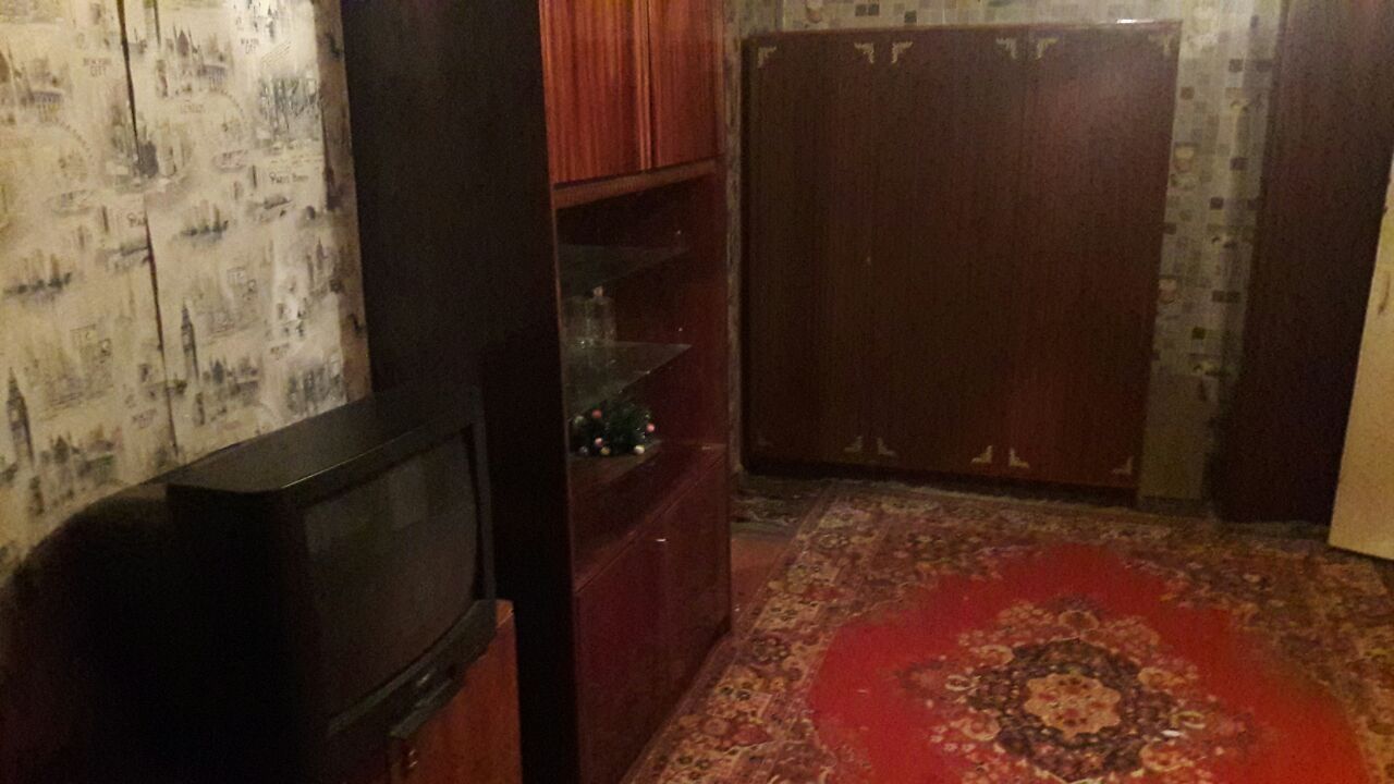 Продвм 2х кімнатну квартиру на Червоній, біля Ж/д вокзалу