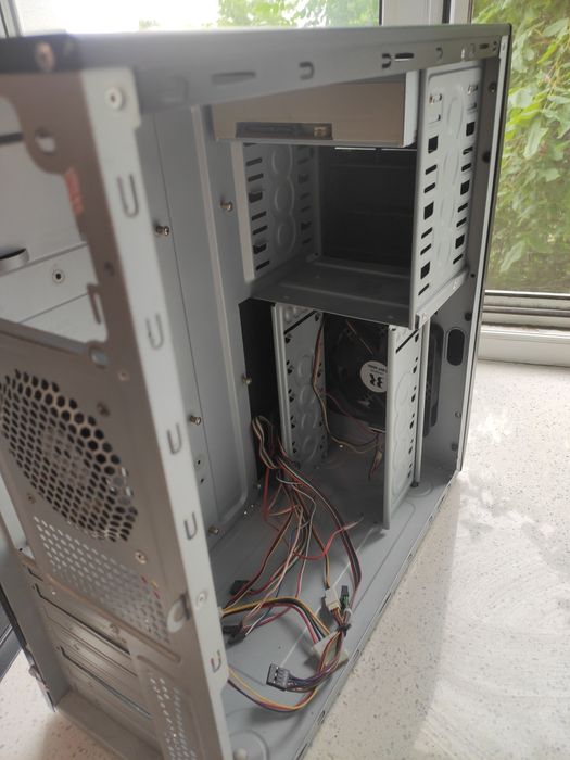 Системный блок с датчиком температуры