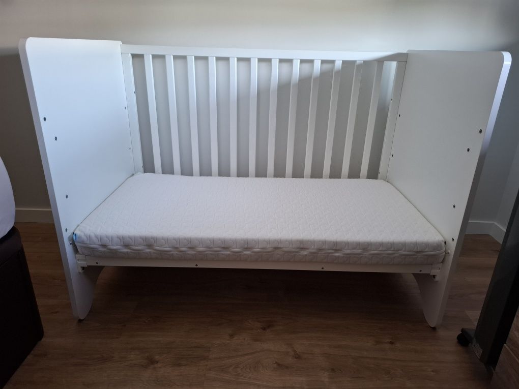 Vendo cama de grades de bebé