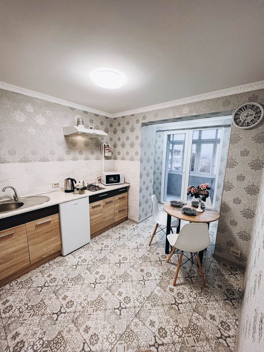 Здам подобово 1-кімнатну дизайнерську квартиру поруч з термалом