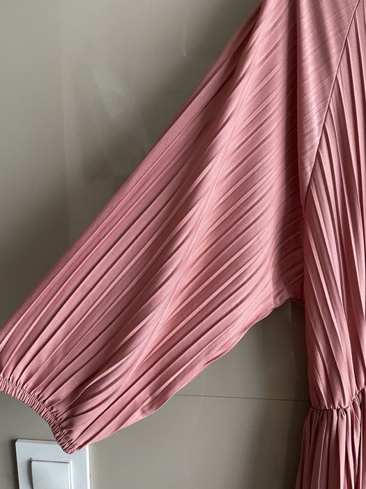 Vestido rosa plissado