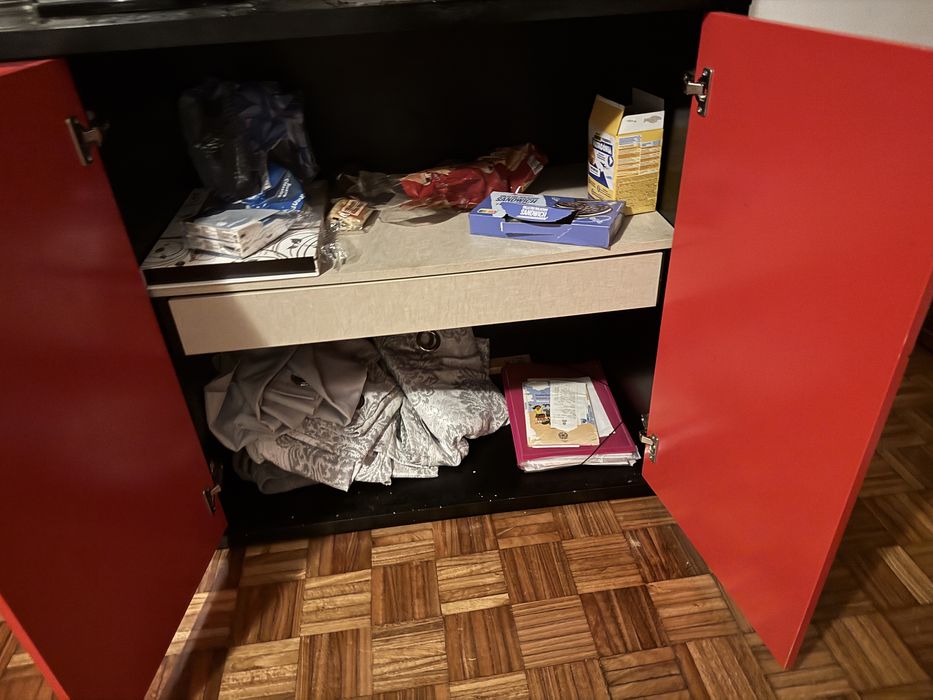 Aparador 4 portas  espaçoso