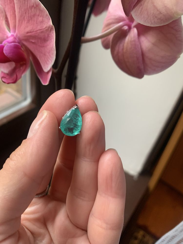 Eleganckie srebrne kolczyki z turmalinem Paraiba