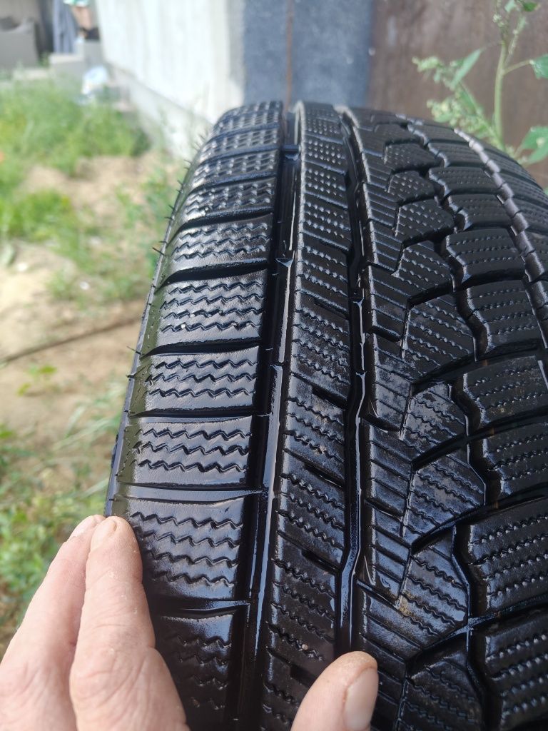 Sprzedam komplet opon zimowych ZEETEX WH1000 SUV 225/65/R17