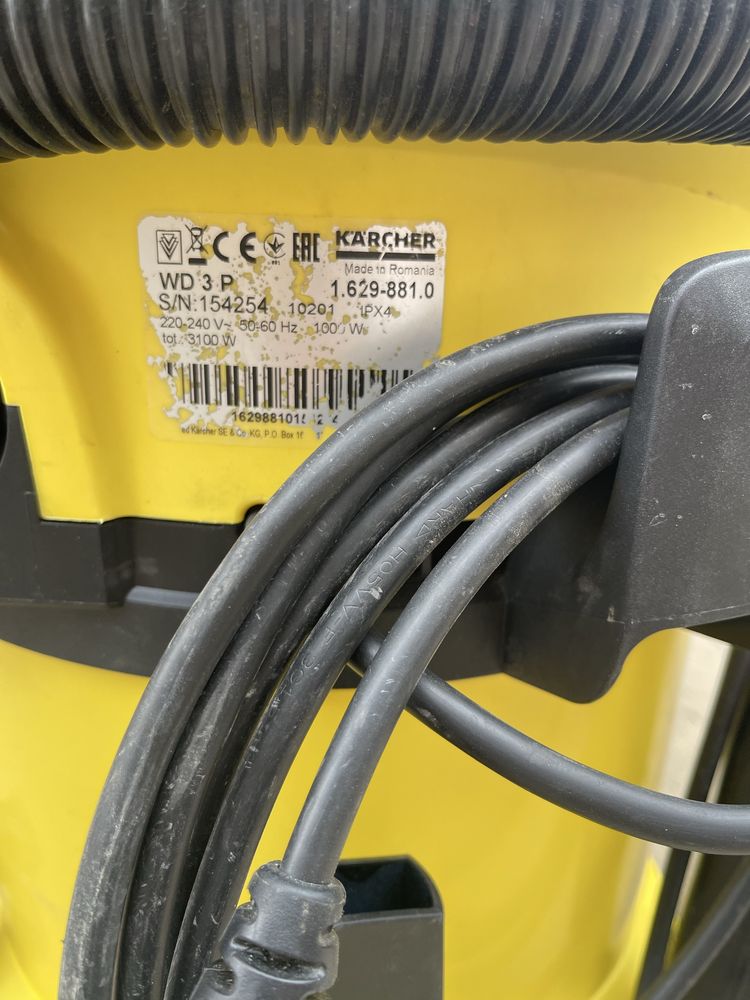 Пилосос Karcher.