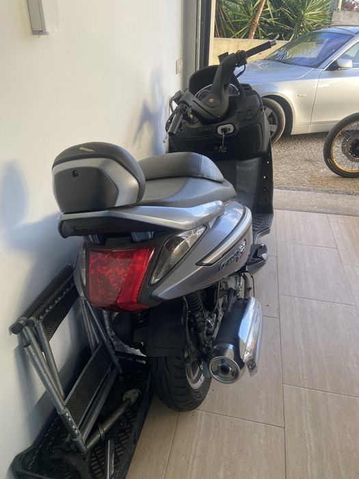 Sym GTS 125i acidentada