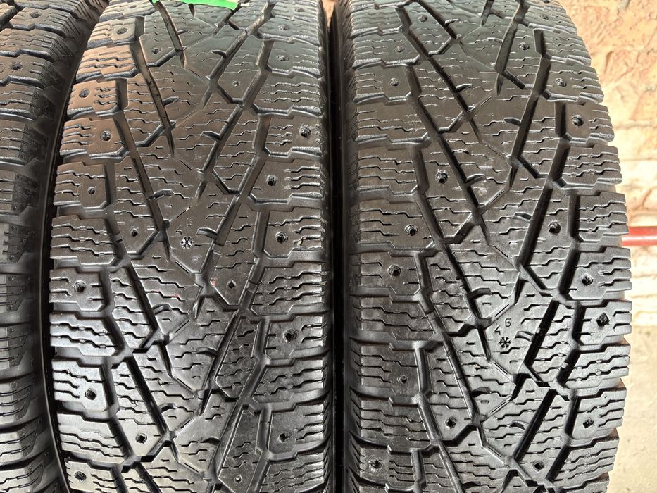 Комплект зимових шин 205/75R16 Nokian