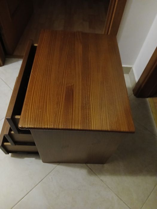 Mobiliário , mesa de cabeceira ou camiseiro