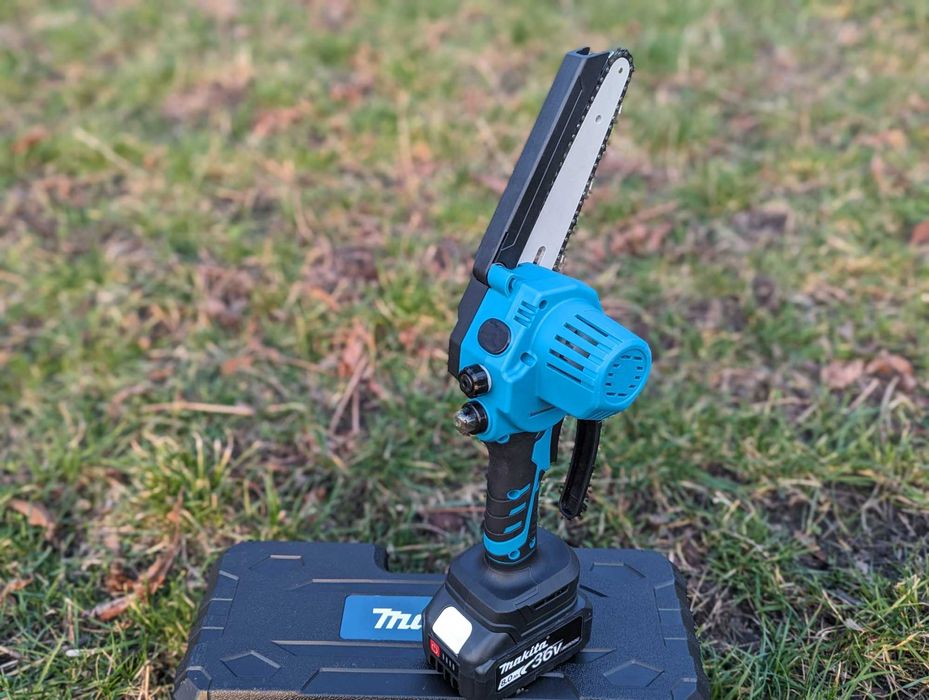 Акумуляторна Міні пилка Makita BCS250BL 36V 6Ah