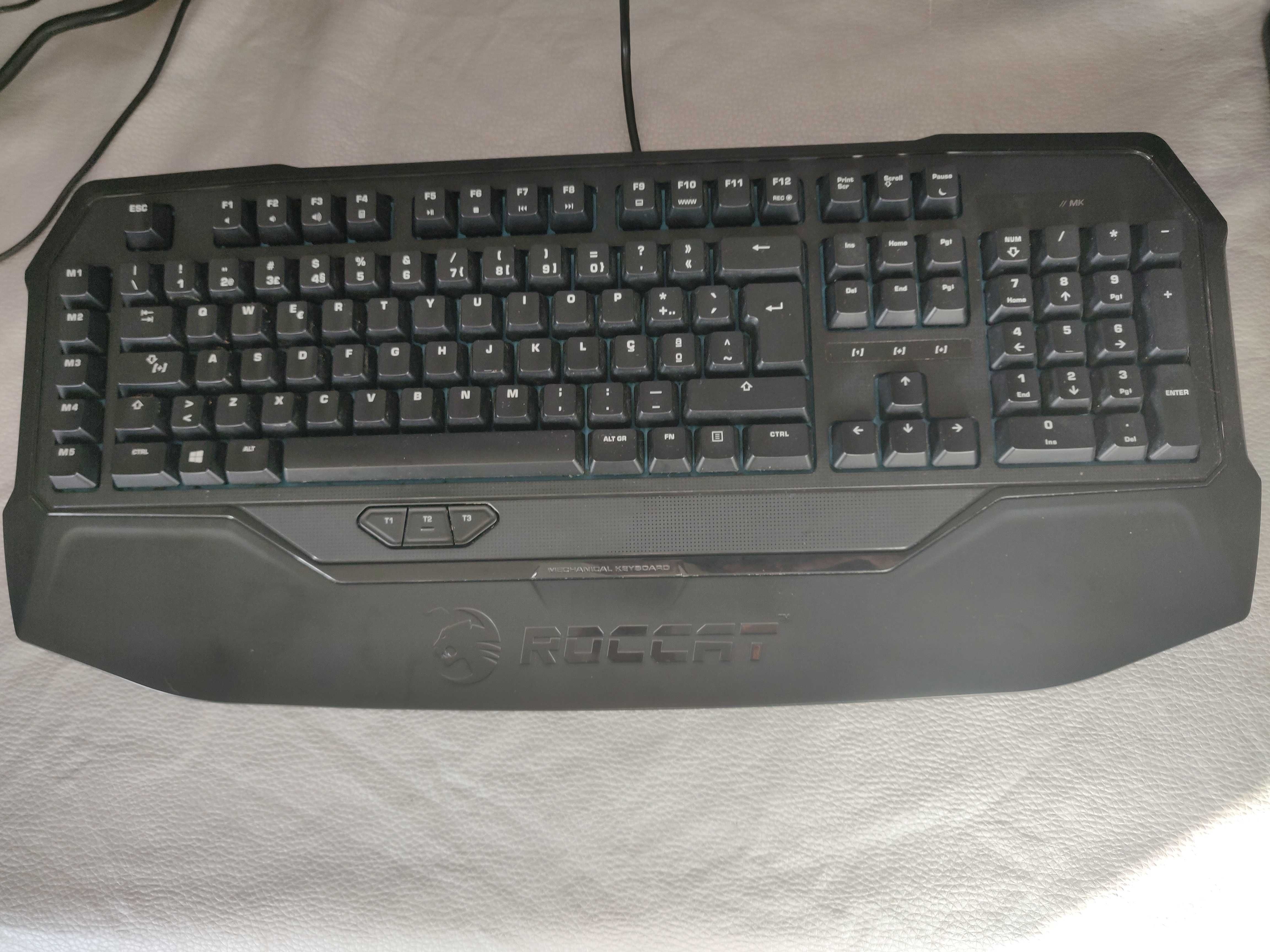 Computador com assessórios